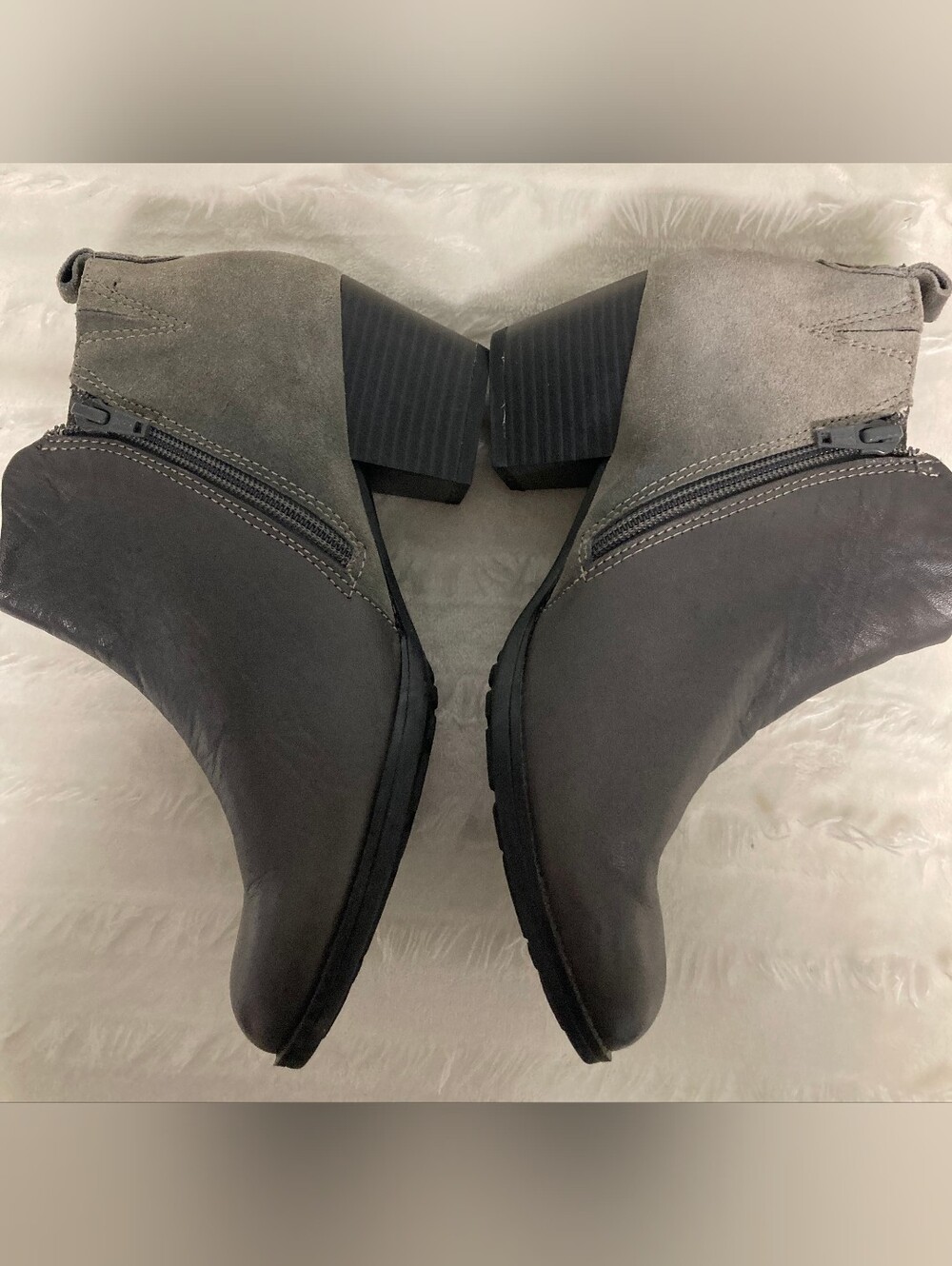🌏 EARTH NWOT Leather Ankle Boots - Zip Side